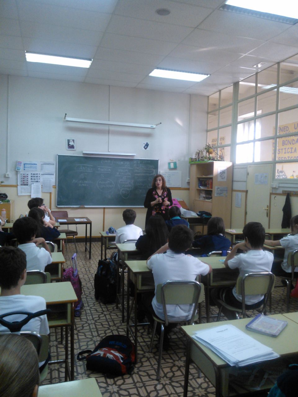 Alumnos del colegio Santa Isabel Asunción de Madrid conocieron más de cerca a Miguel Ángel Blanco y a todas las víctimas del terrorismo, gracias a la charla que impartió Cristina Cuesta, directora de la FMAB