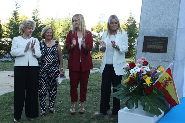 Soledad Becerril, Defensora del Pueblo; Consuelo Garrido, madre de Miguel Ángel Blanco; Cristina Cifuentes, Presidenta de la Comunidad de Madrid y Marimar Blanco, presidenta de la FMAB. durante el acto por el XIX Aniversario Miguel Ángel Blanco en Madrid