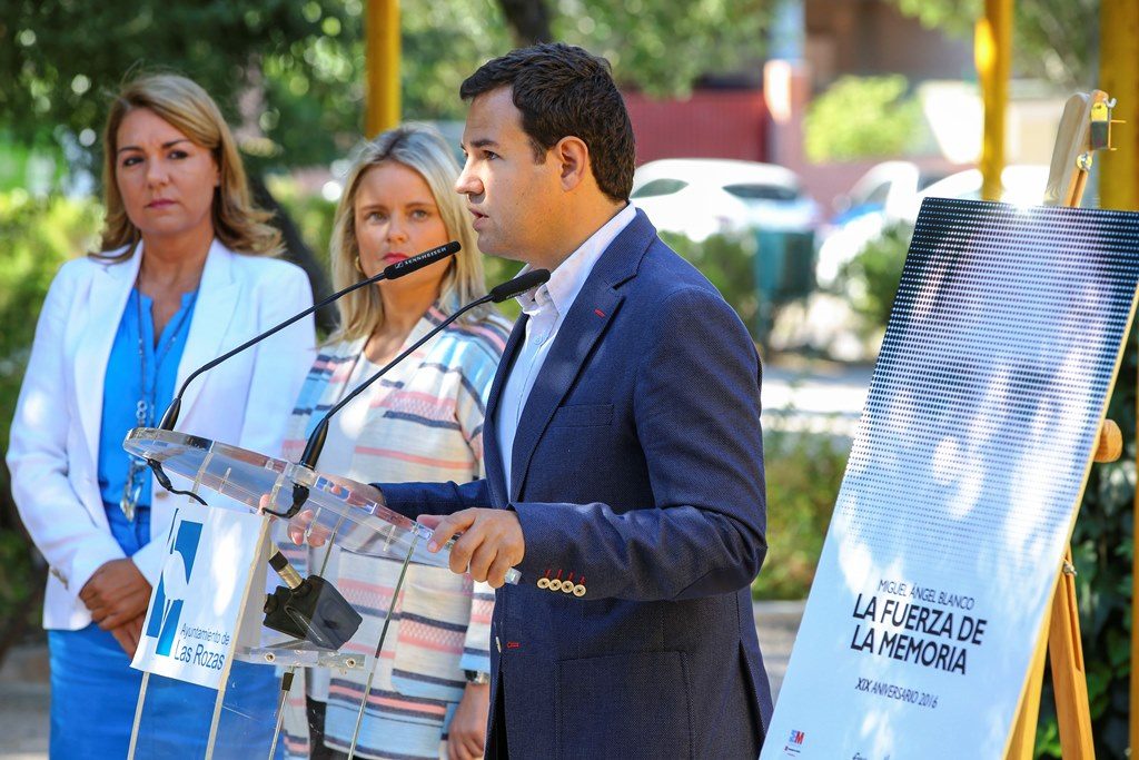 El alcalde de Las Rozas, José de la UZ, durante su discurso