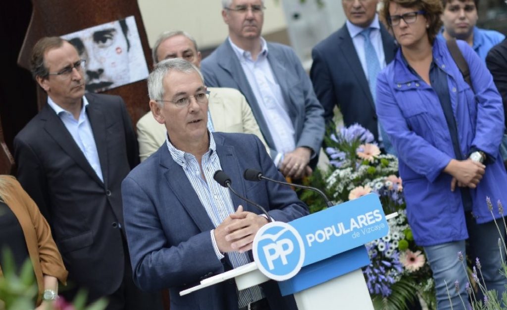 El presidente del PP de Bizkaia, Antón Damborenea, también intervino en el acto