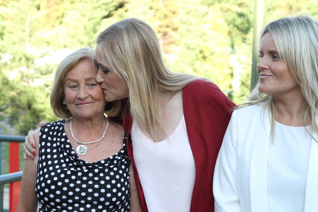 Madre de Miguel Angel Blanco, Consuelo Garrido, Presidenta de la CAM, Cristina Cifuentes y Marimar Blanco