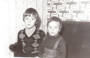 Miguel Ángel con su hermana Marimar.