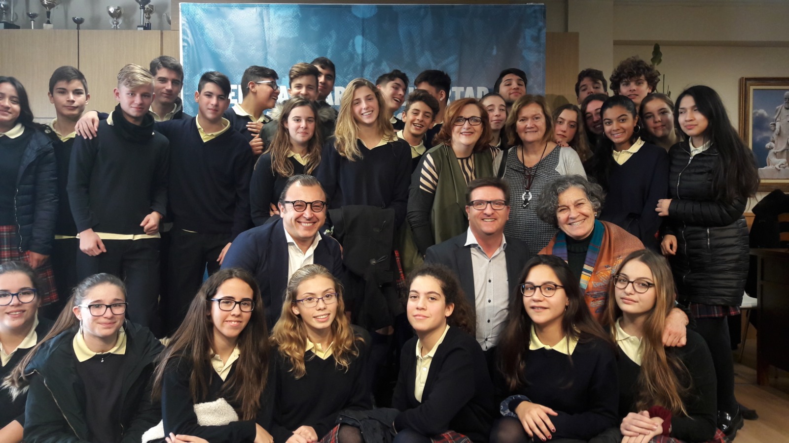 Alumnos del colegio Sagrada Familia de Massamagrell (Valencia), durante la conferencia.