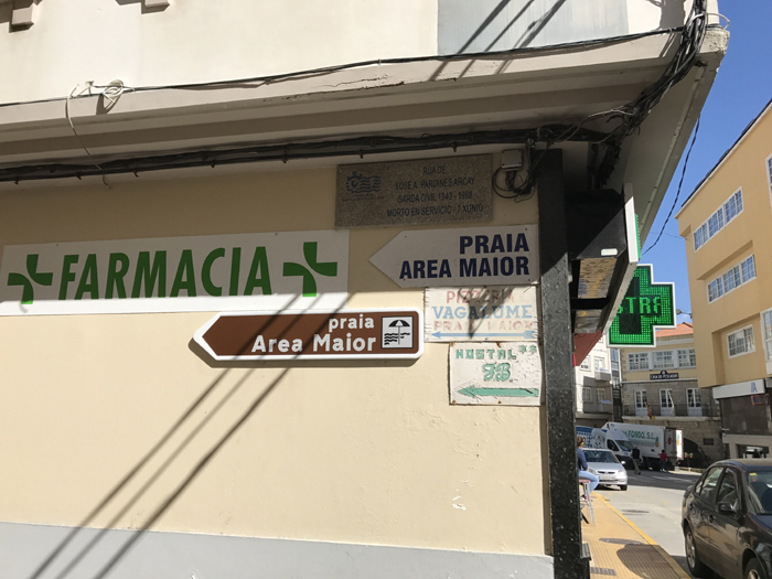 Placa en Memoria a José Antonio Pardines en Malpica.