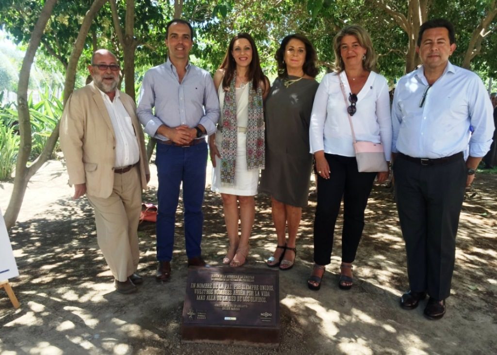 Algunos de los asistentes al homenaje