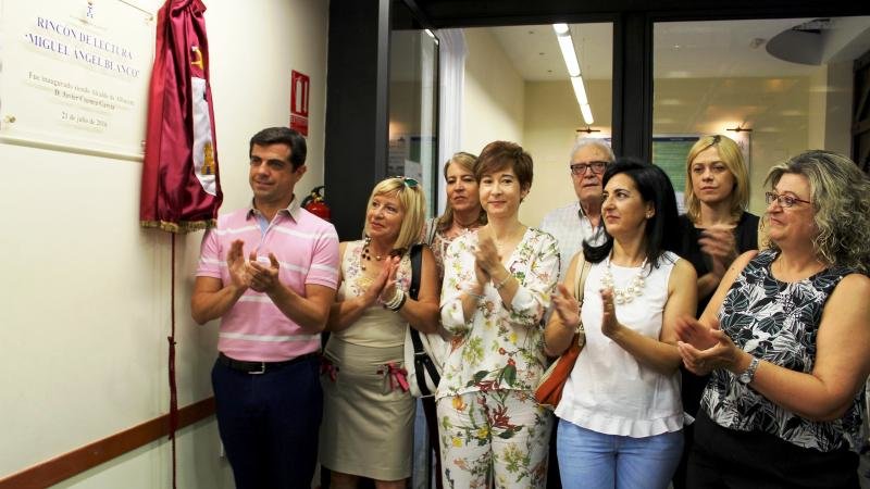 Autoridades participantes en el acto