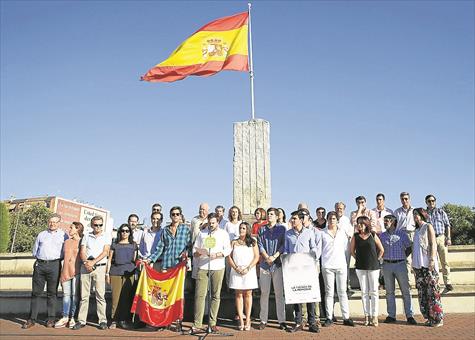 Alrededor del medio centenar de personas que asistieron al acto