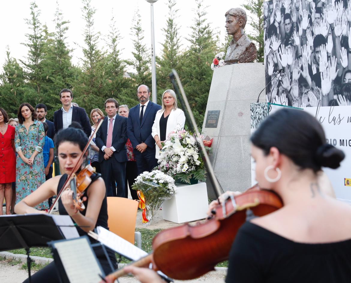 Acto por el XXII Aniversario Miguel Ángel Blanco en los jardines que llevan su nombre en Madrid.