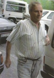 : Miguel Blanco, albañil, dejó la obra el 10 de julio tras ser avisado de que algo le había sucedido a su hijo. Llegó aturdido a su casa, en la calle Iparraguirre de Ermua.