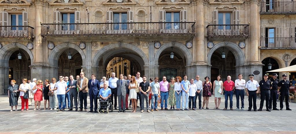 El minuto de silencio en la Plaza Mayor