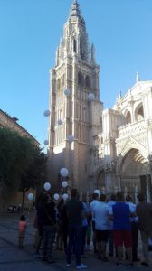 Suelta de globos blanco por la Memoria de las víctimas del terrorismo